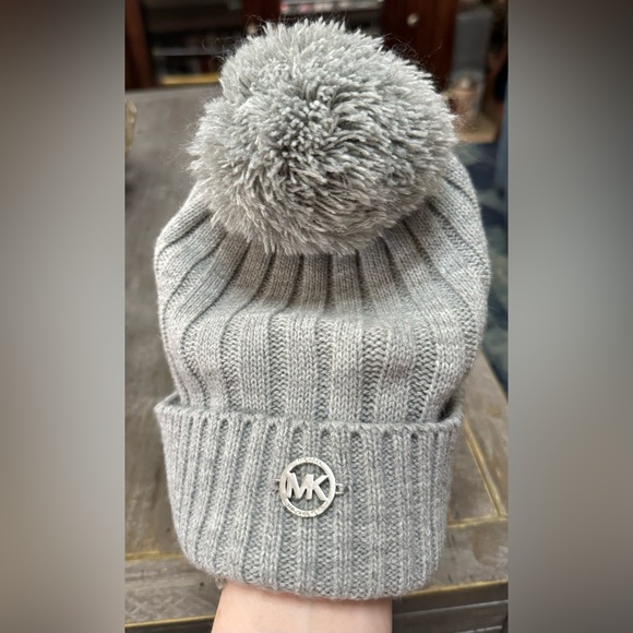 MICHAEL Michael Kors Cuffed Beanie Pom Pom Winter Hat, Gray, Women’s  1 Size - Picture 5 of 5